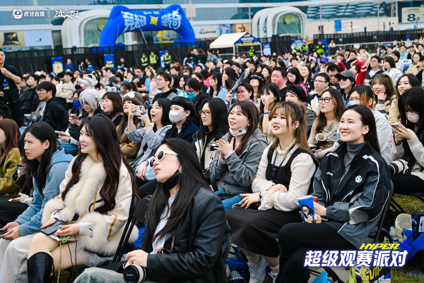 虎牙HYPER X英雄联盟2025全球总决赛观赛派对见证T1三连冠 电竞+跨界融合引领产业新风向 虎牙HYPER X英雄联盟2025全球总决赛观赛派对见证T1三连冠 电竞+跨界融合引领产业新风向(图3)